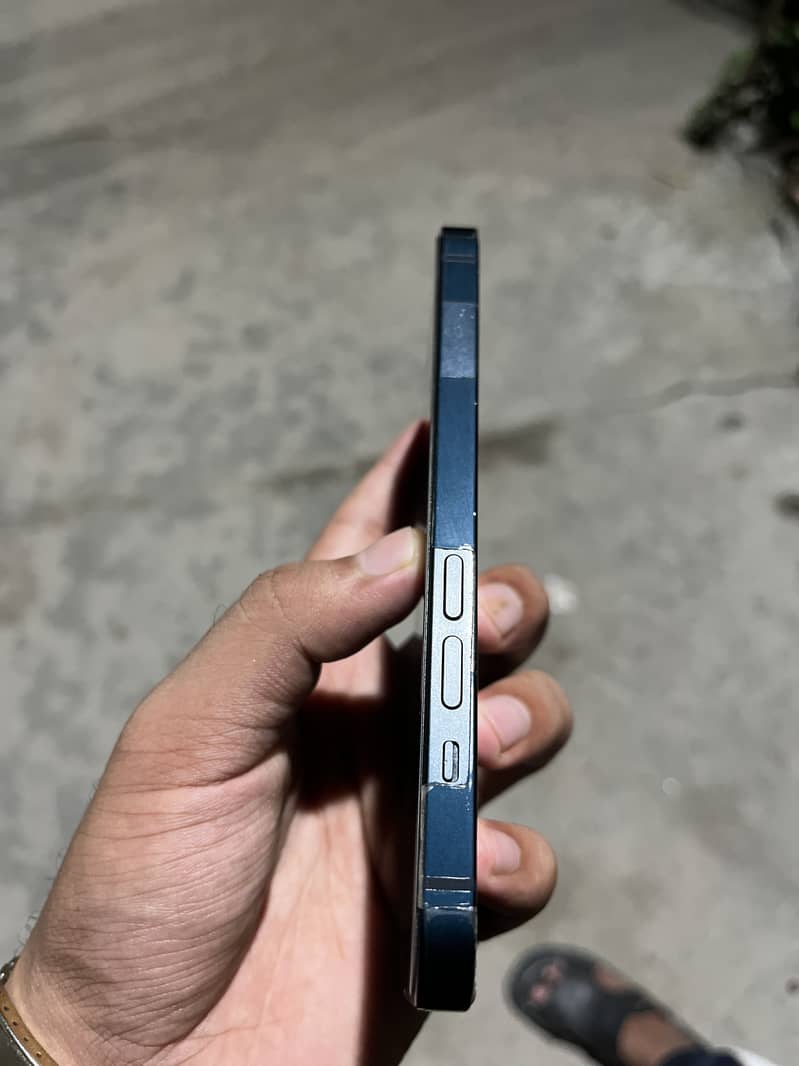 Apple iPhone 14 4