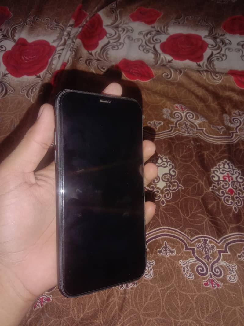 Apple iPhone 11 4