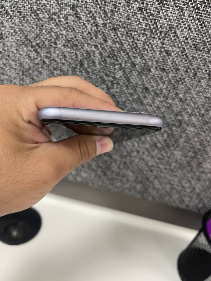 Apple iPhone 11 4