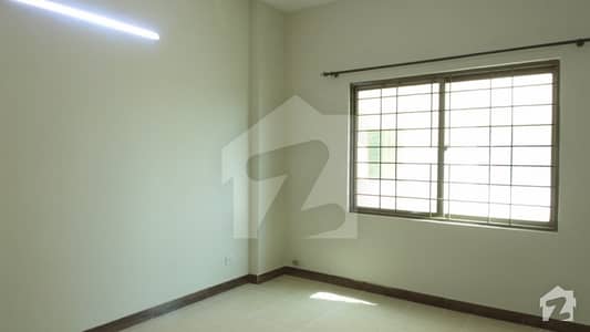 Special Building 11 Marla 3 Bed Flat Beside McDonald For Sale In Askari 11 Lahore