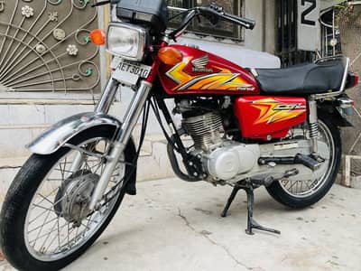 Honda 125 all genman condition for urgent sell