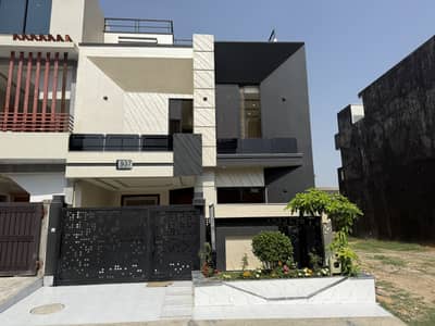 Most Luxurious Double Height House @3.40 Cr - FMC B17 Islamabad.
