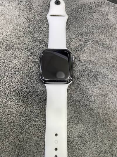Apple watch 5 or Samsung watch 5 for sale 10by10 with original charger