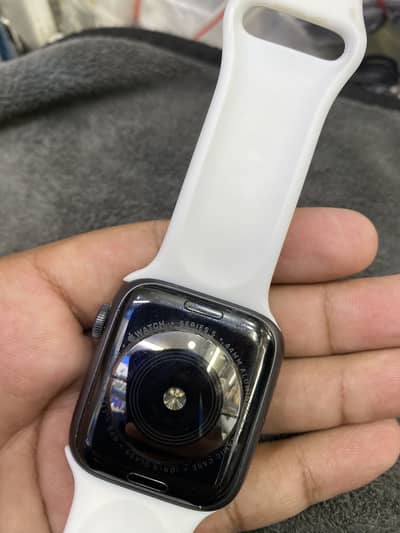 Apple watch 5 one hand use made in canada