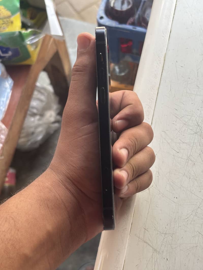 Apple iPhone 12 3