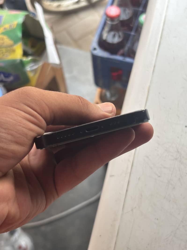 Apple iPhone 12 4