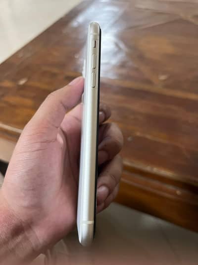 iPhone 11 White Excellent 10/10 Condition