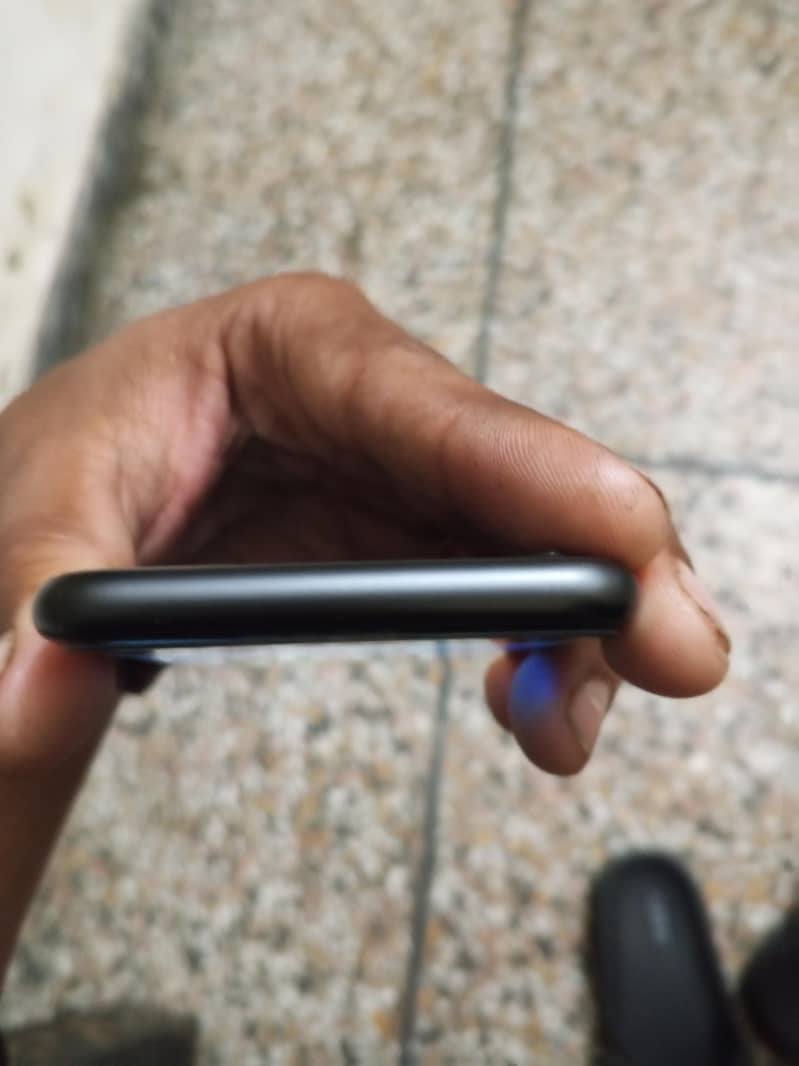 Apple iPhone 8 3