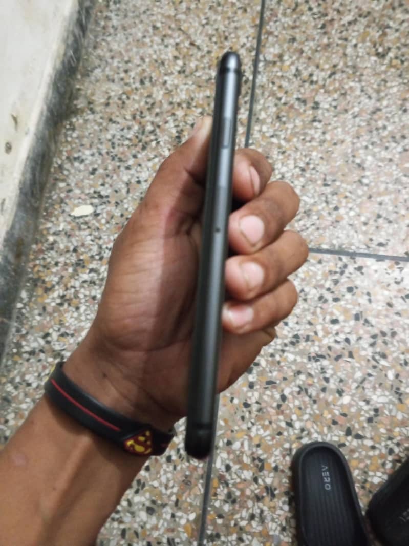 Apple iPhone 8 4