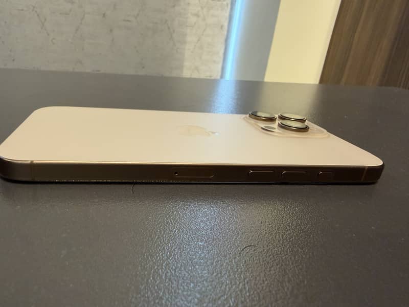Apple iPhone 16 Pro Max 7