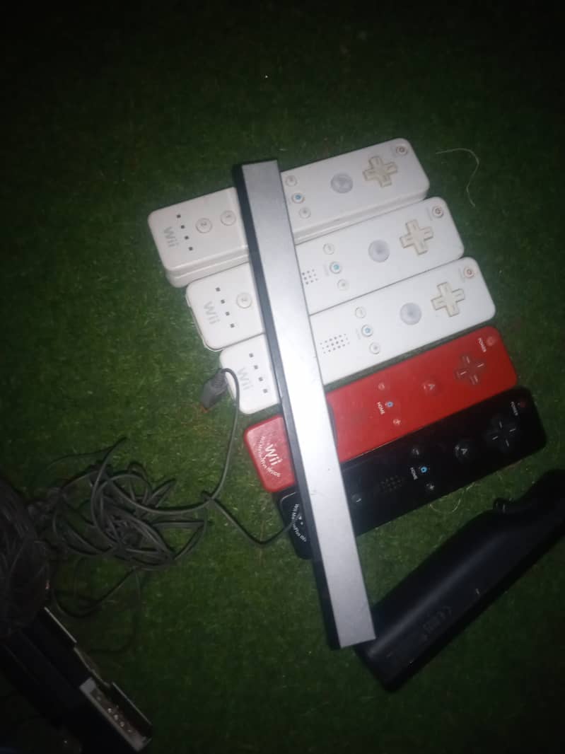 Nintendo controller and  good condition 0