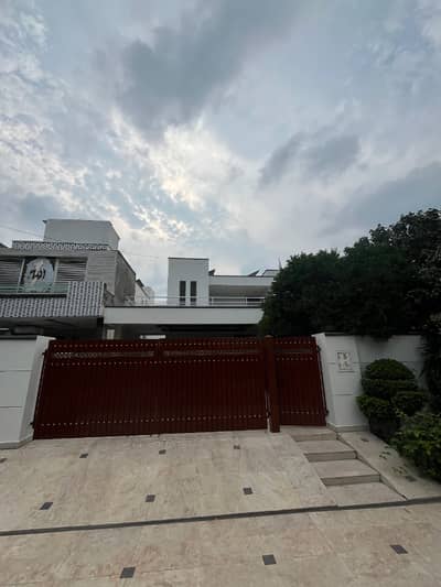 1 KANAL DOUBLE UNITE HOUSE IN SUI GAS SOCIETY NEAR DHA PHASE 5
