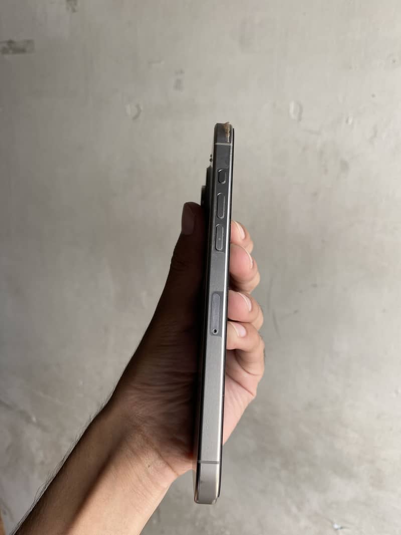 Apple iPhone 15 Pro 1