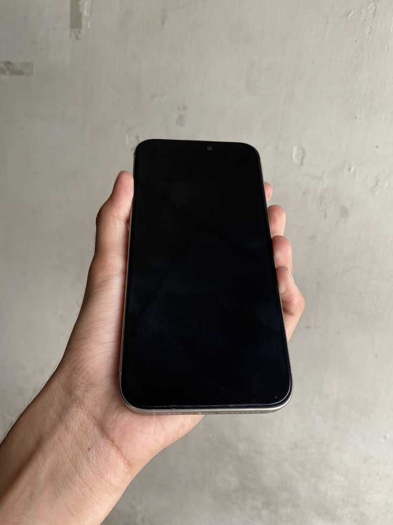 Apple iPhone 15 Pro 4