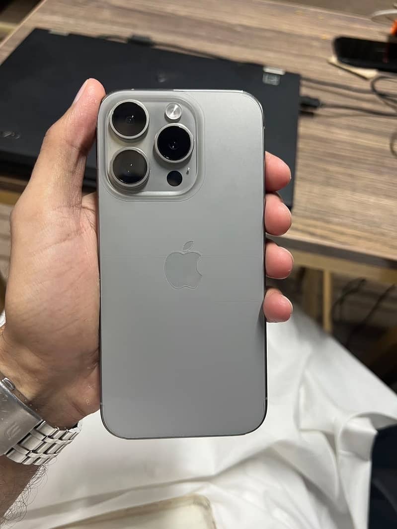 Apple iPhone 15 Pro 3