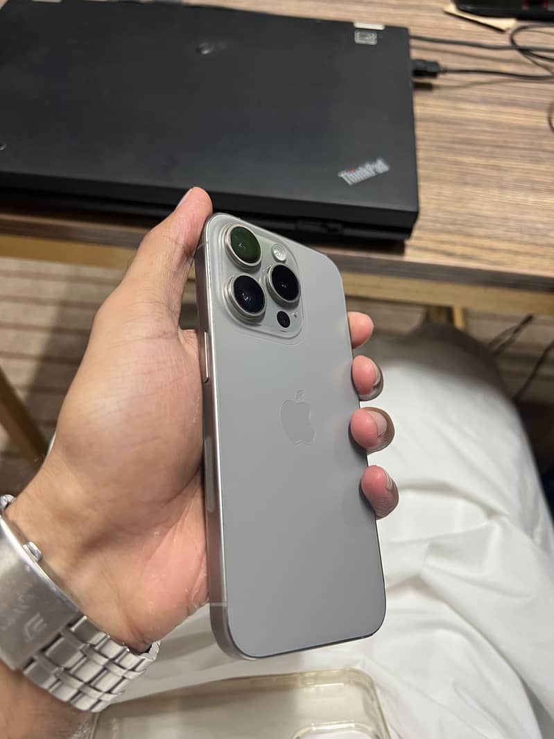 Apple iPhone 15 Pro 4