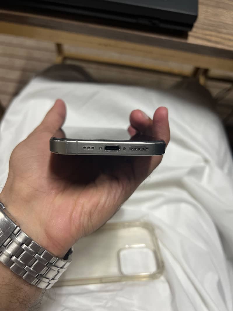 Apple iPhone 15 Pro 6