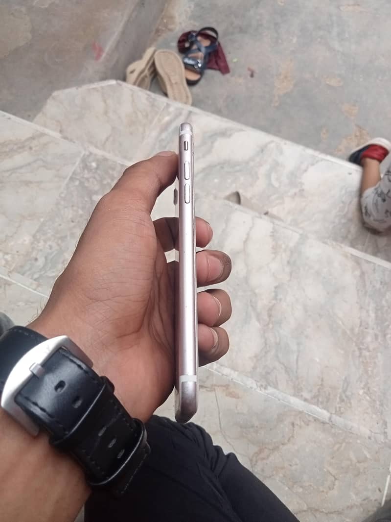Apple iPhone 7 3