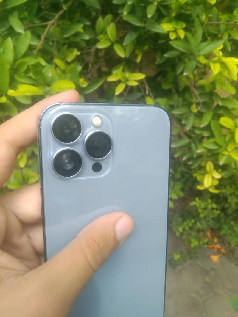 Apple iPhone 13 Pro Max 0