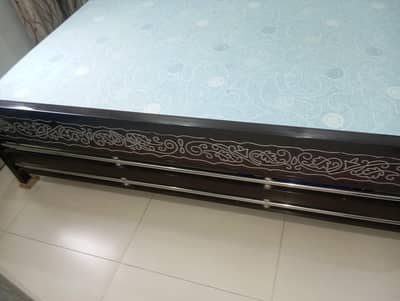used kind size bed without mattress