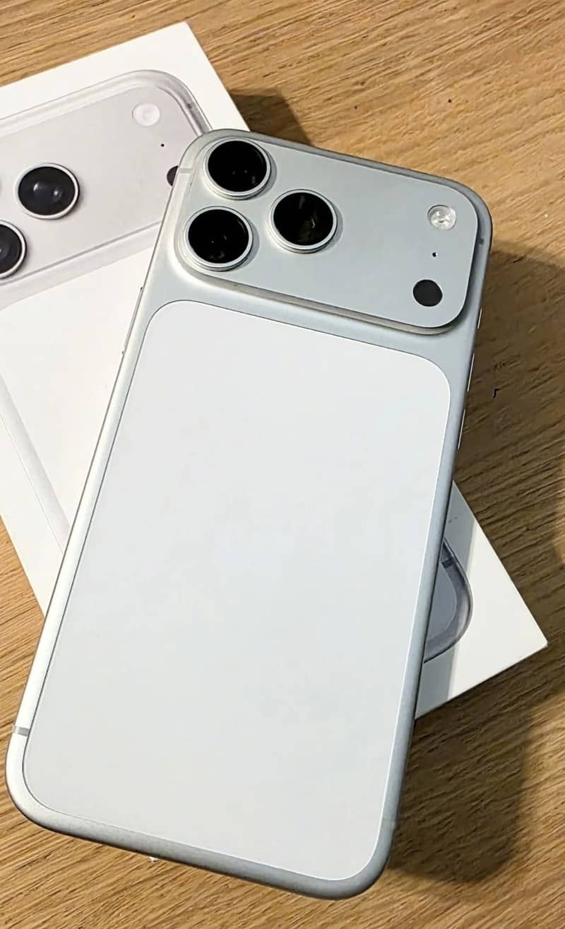 Apple iPhone 17 Pro Max 1