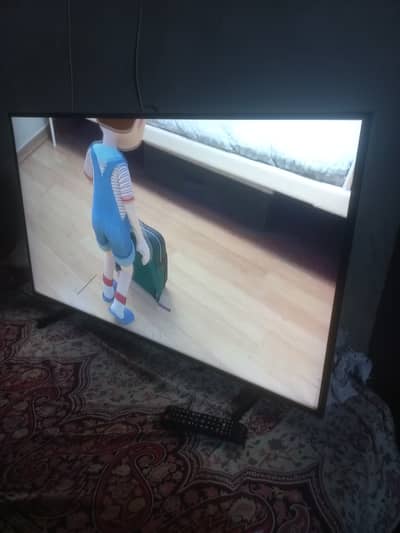 Samsung 43" AU8000 4K Crystal UHD Smart LED TV – Excellent Condition