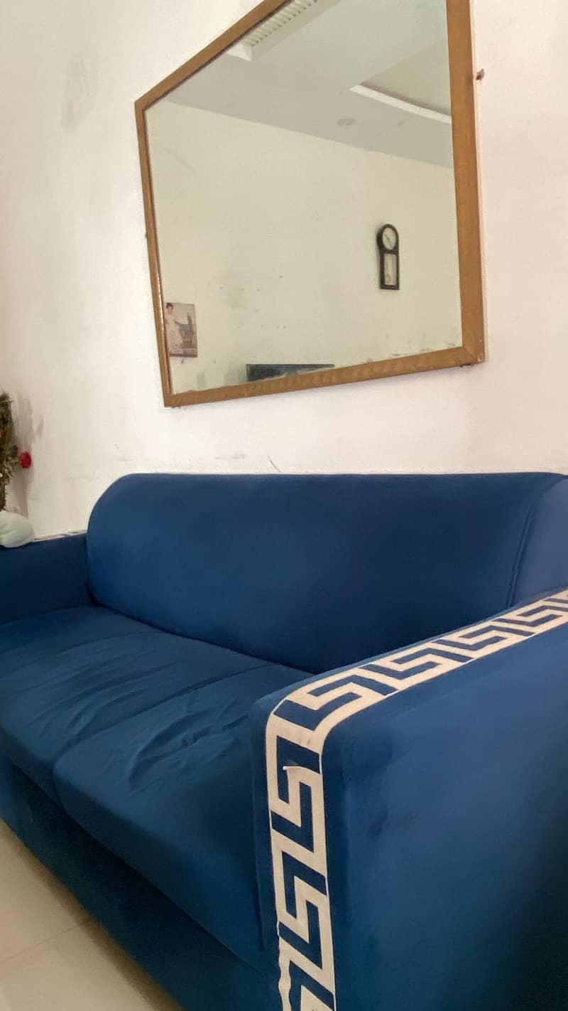 Modern good condition sofa set with table 1