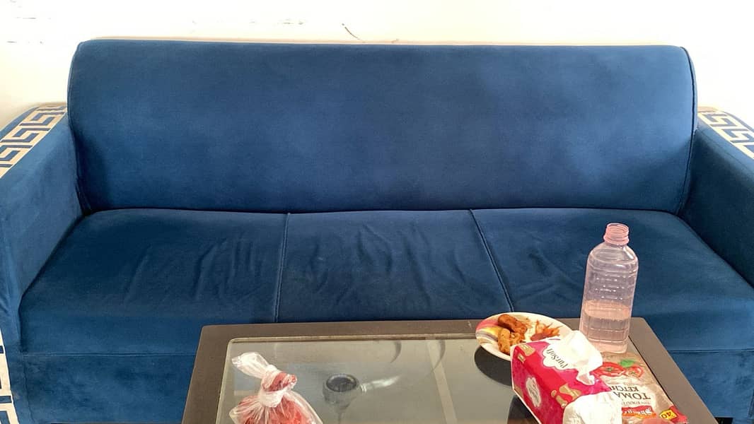 Modern good condition sofa set with table 3