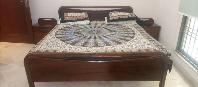 Sheesham King Bed with Side Tables
