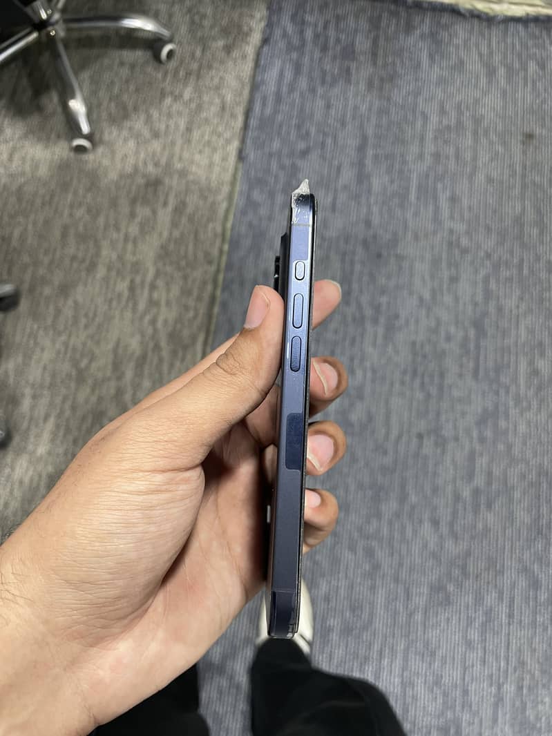Apple iPhone 15 Pro 2
