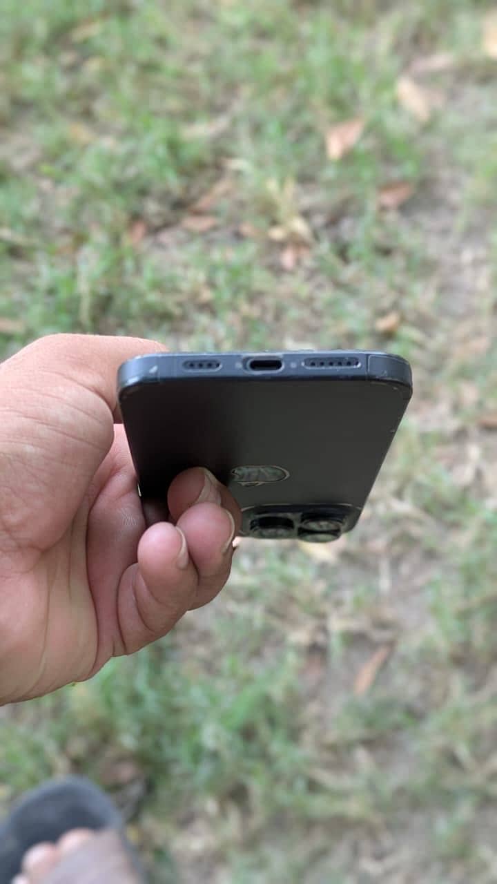 Apple iPhone 16 Pro Max 3
