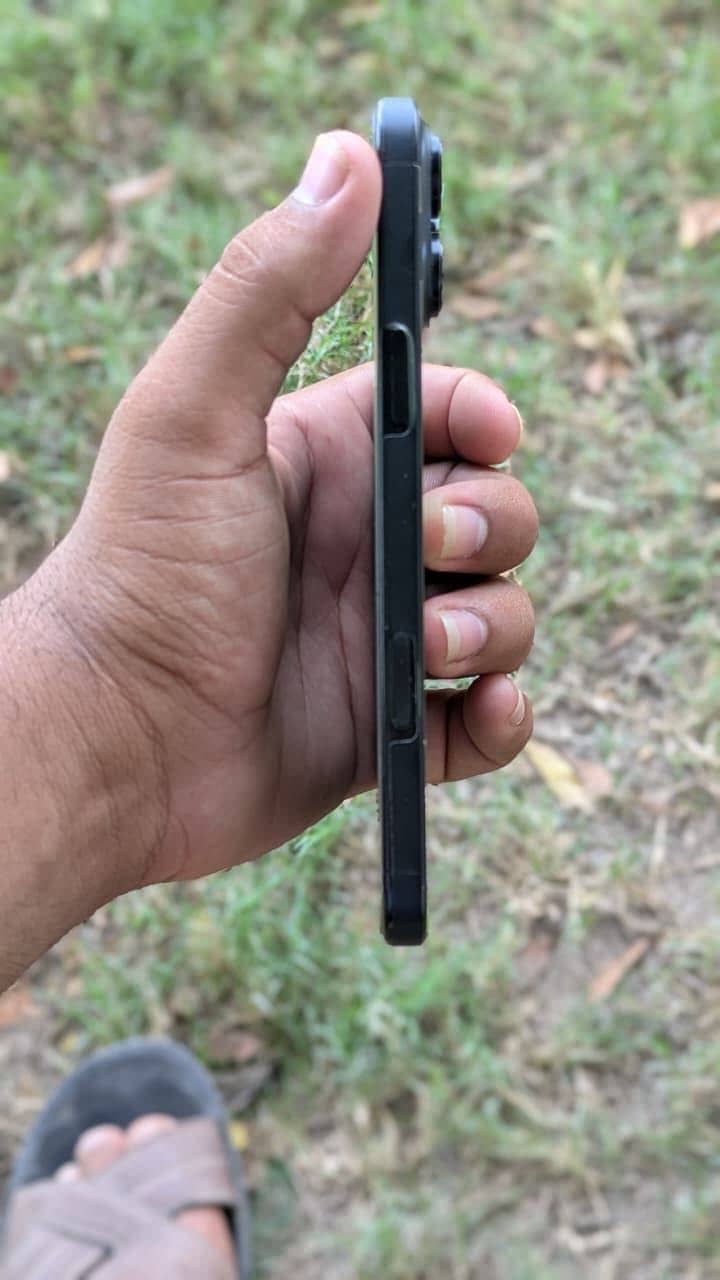 Apple iPhone 16 Pro Max 5