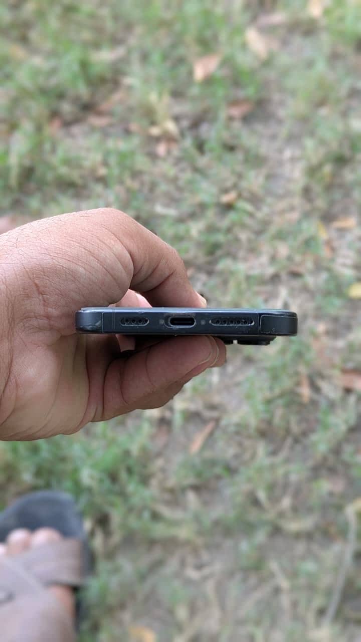 Apple iPhone 16 Pro Max 6