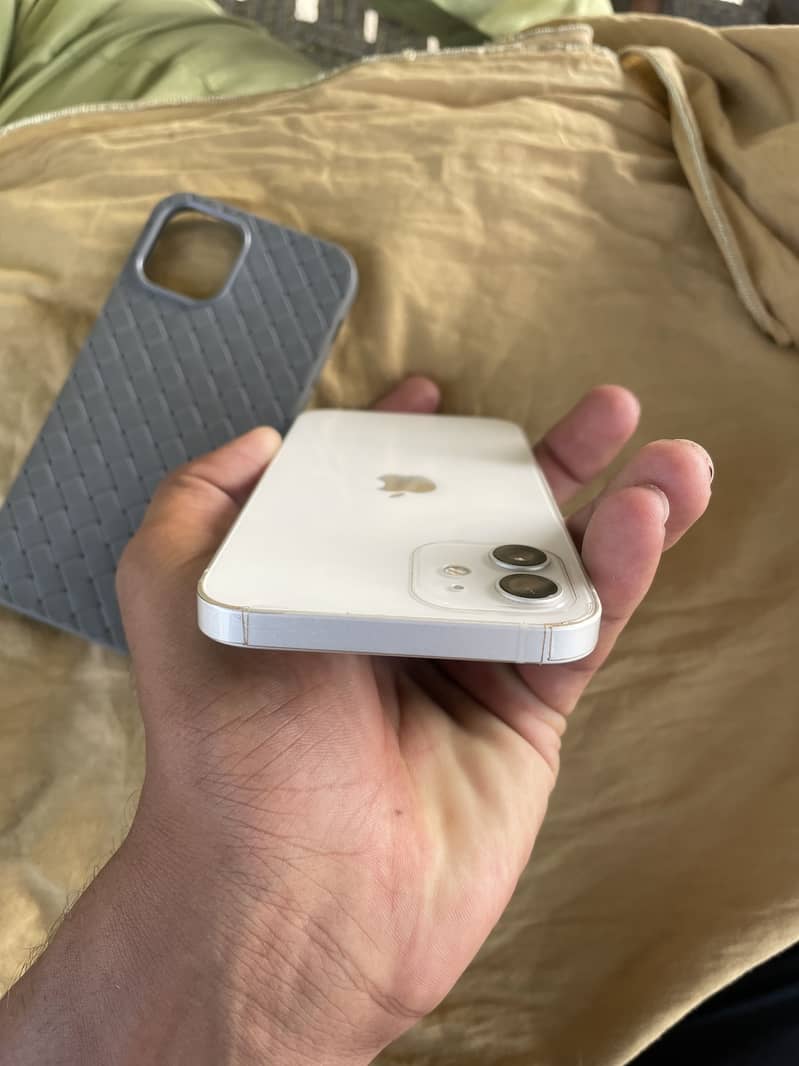 Apple iPhone 12 6
