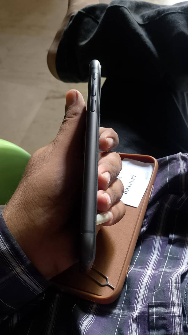 Apple iPhone 11 3