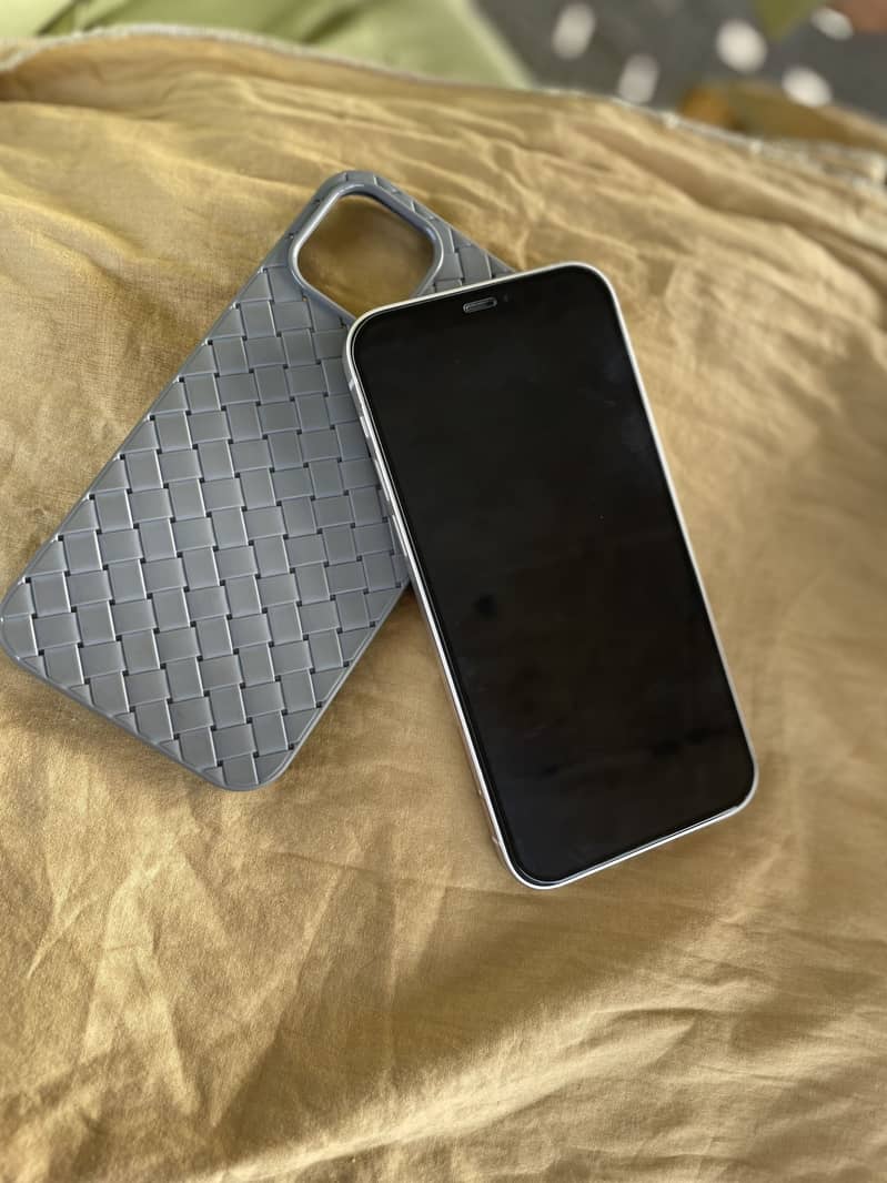 Apple iPhone 12 1