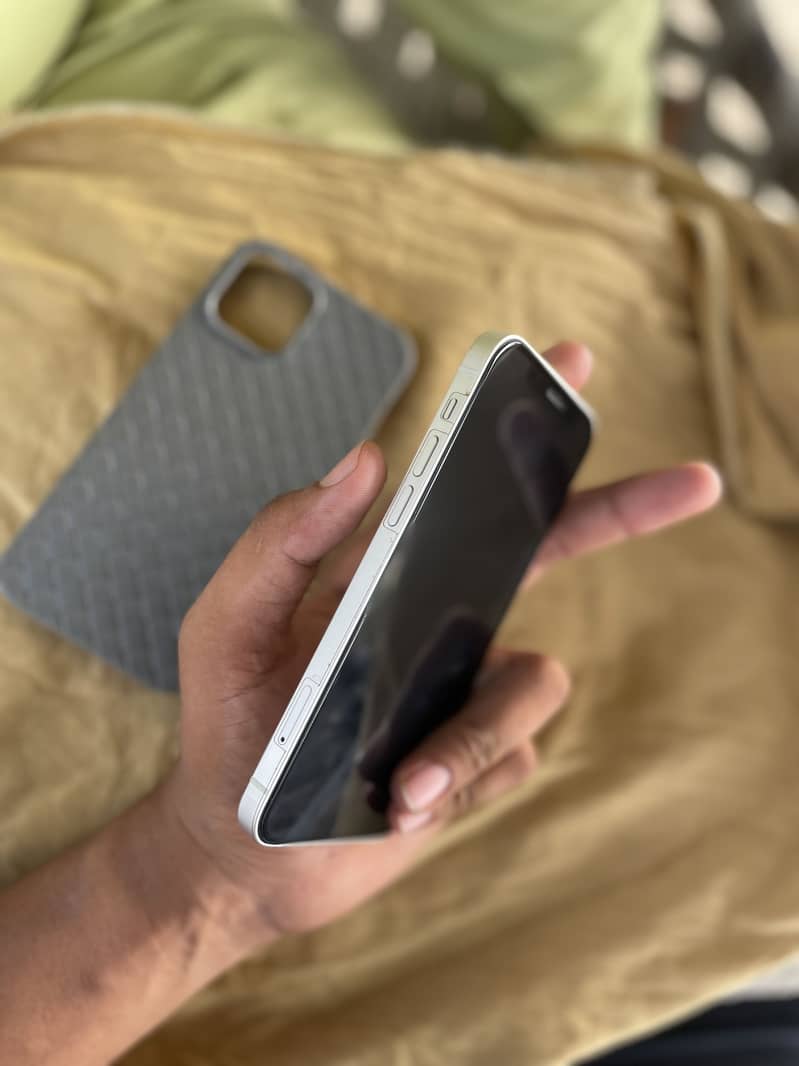 Apple iPhone 12 2