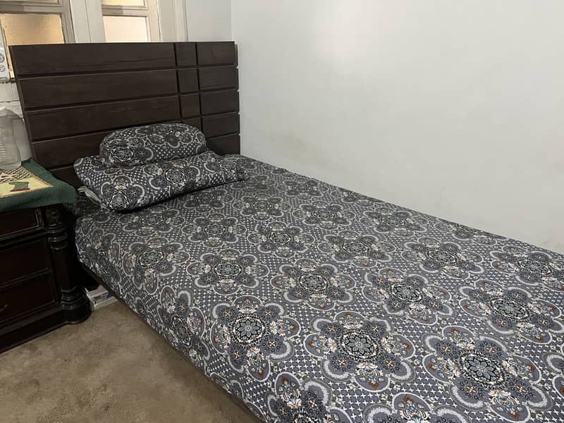 Single bed 0