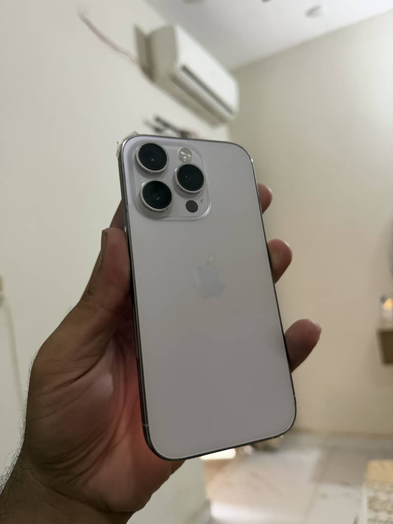 Apple iPhone 14 Pro 1