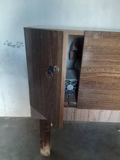 UPS Box ( UPS stand)