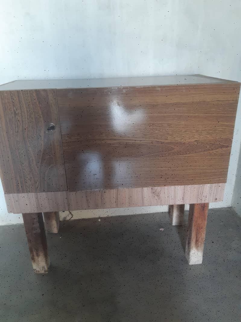UPS Box ( UPS stand) 1