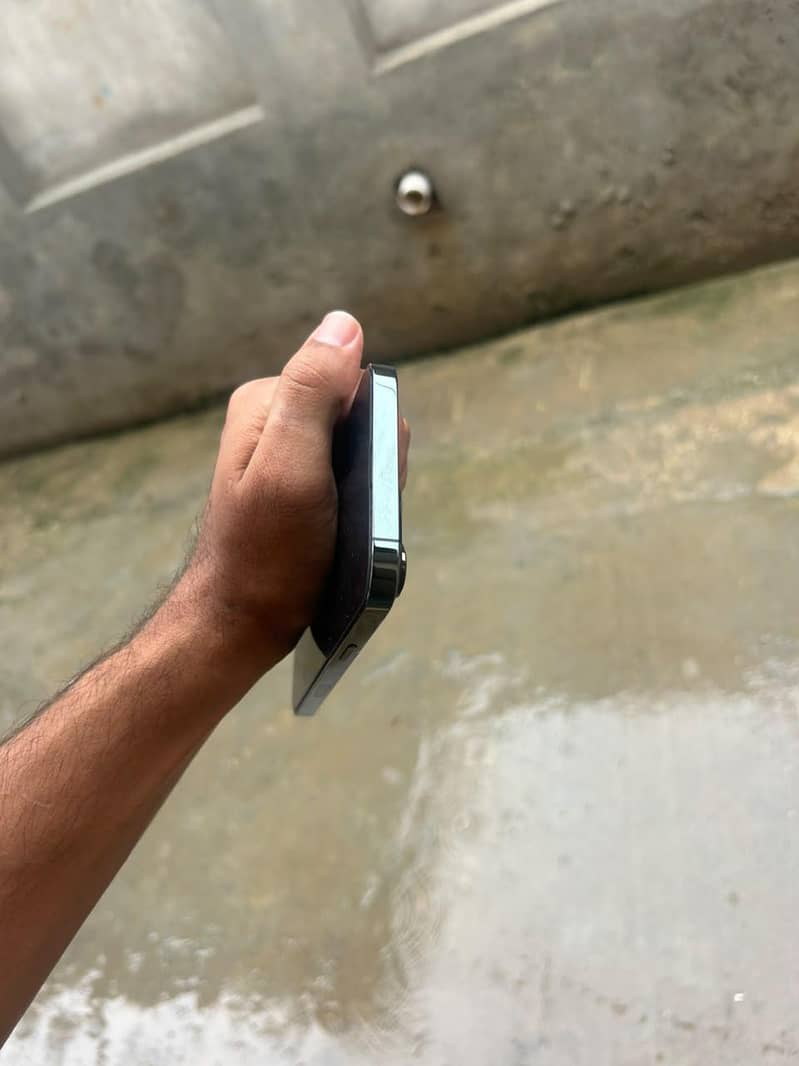 Apple iPhone 13 Pro Max 1