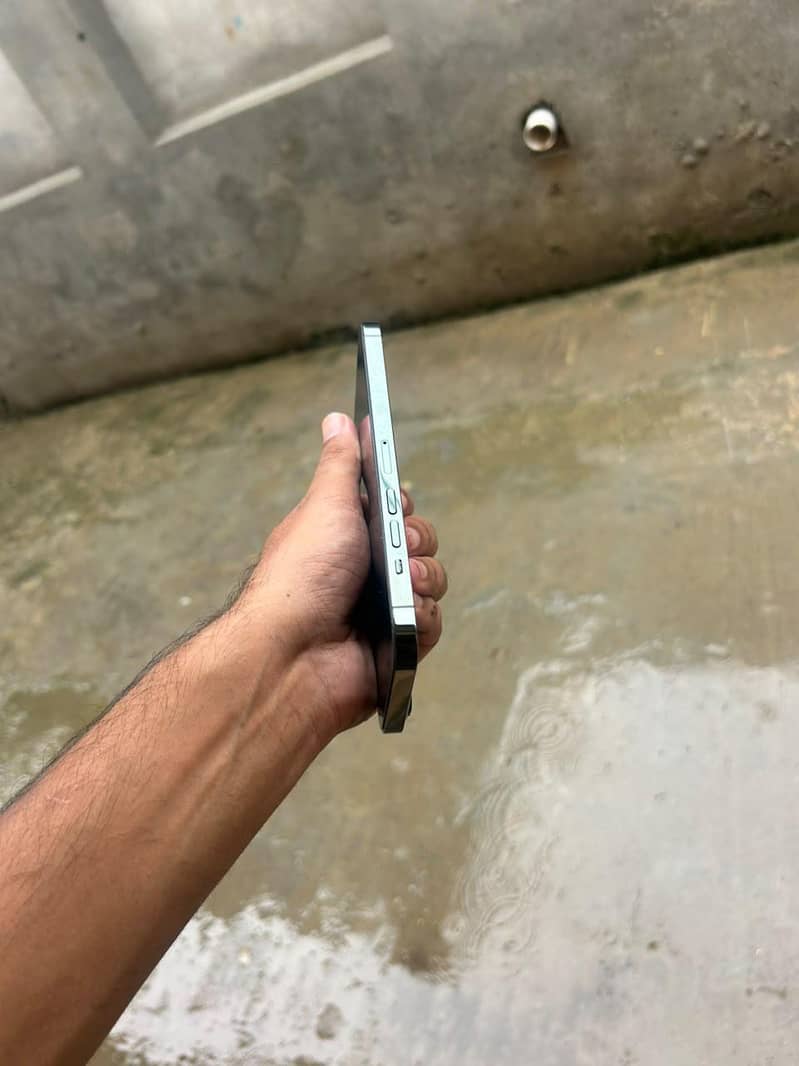 Apple iPhone 13 Pro Max 3