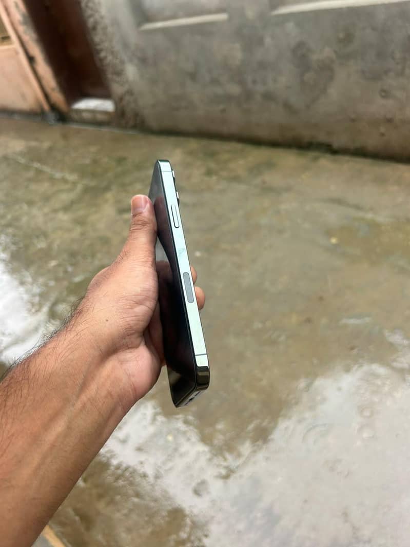 Apple iPhone 13 Pro Max 4
