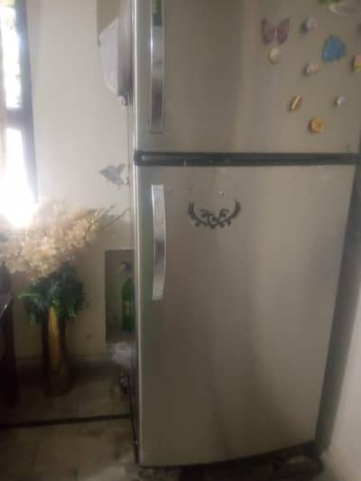 singer medium size fridge all ok for sale