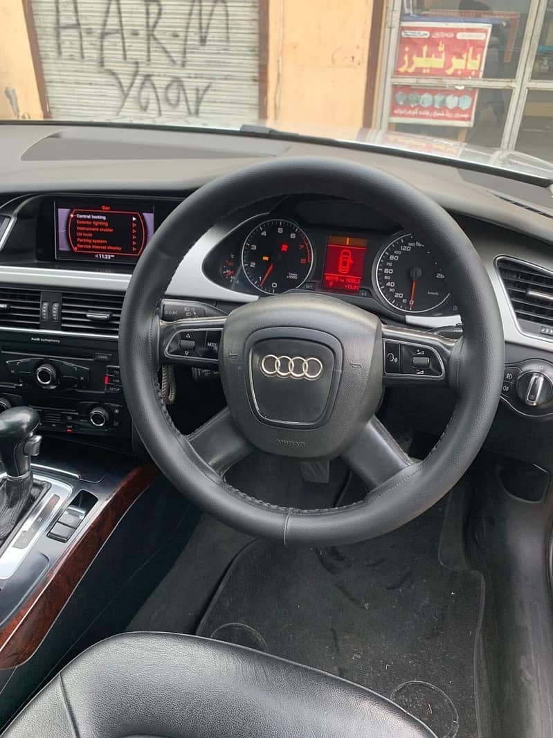 Audi A4 2012 4