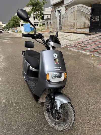 Metro E8S Pro Scooty | 2025 Model