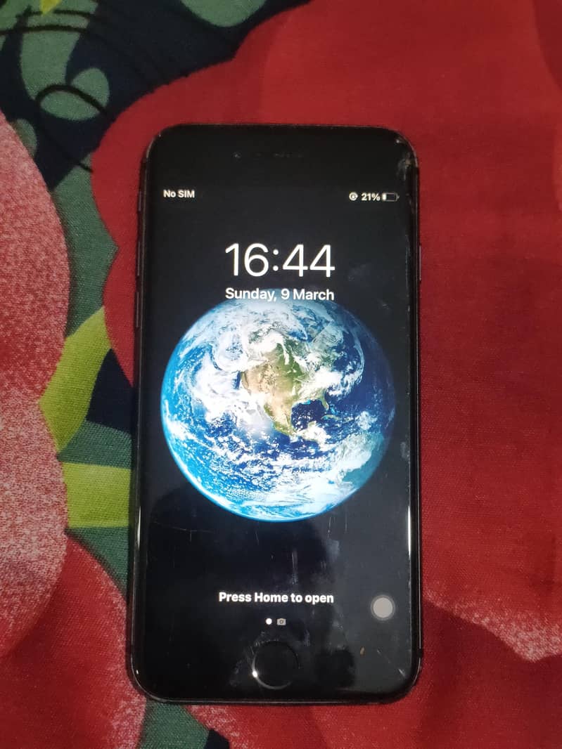 Apple iPhone 8 1