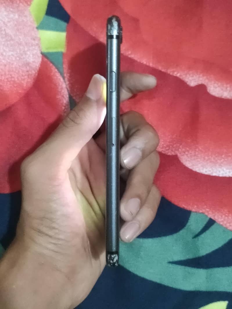 Apple iPhone 8 3