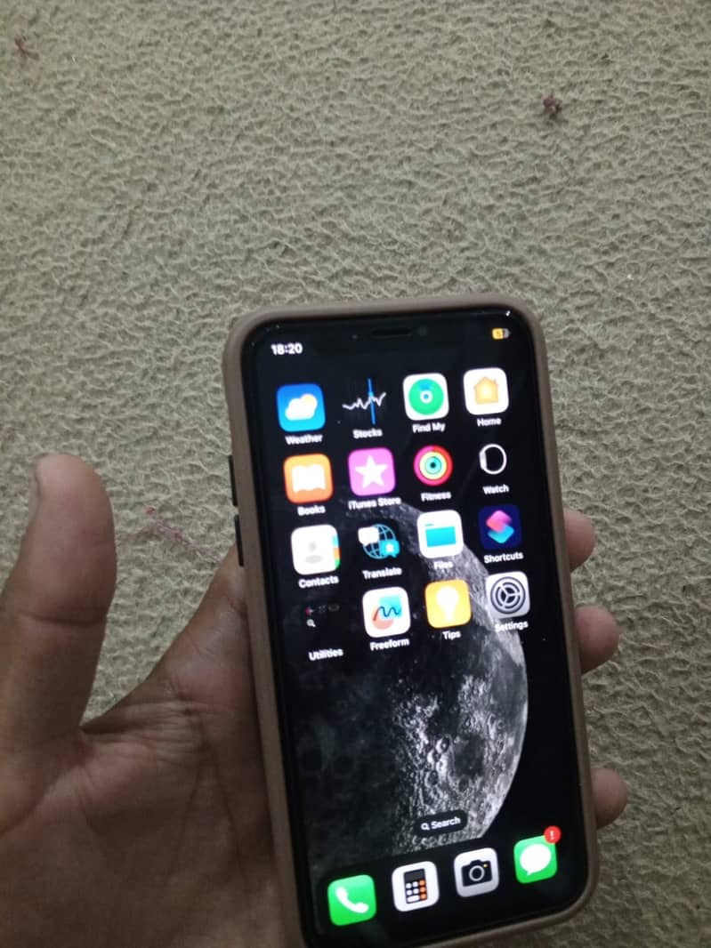 Apple iPhone X 4